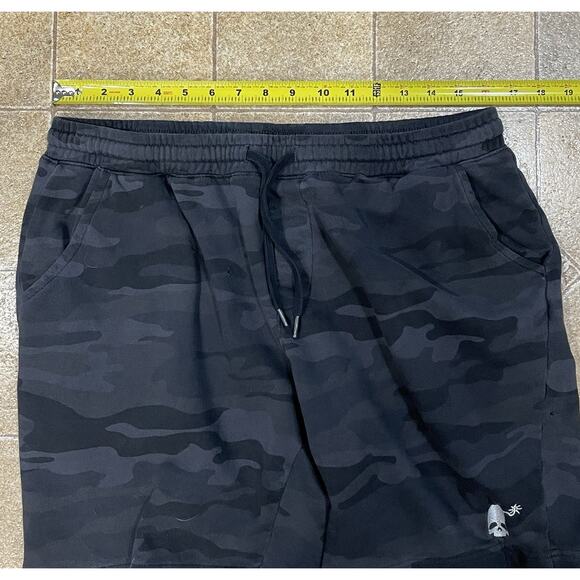 Independent Trading Co. BC Limited Men’s Size Large Black Camo Fleece Shorts - Picture 3 of 13